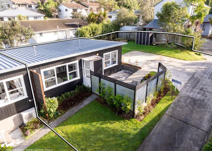  at 2/6 Tallington Crescent, Torbay, North Shore City, Auckland