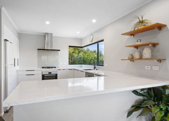 at 9 Sandel Rise, Merrilands, New Plymouth