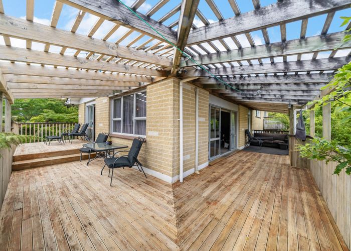  at 4 Vista Crescent, Maoribank, Upper Hutt