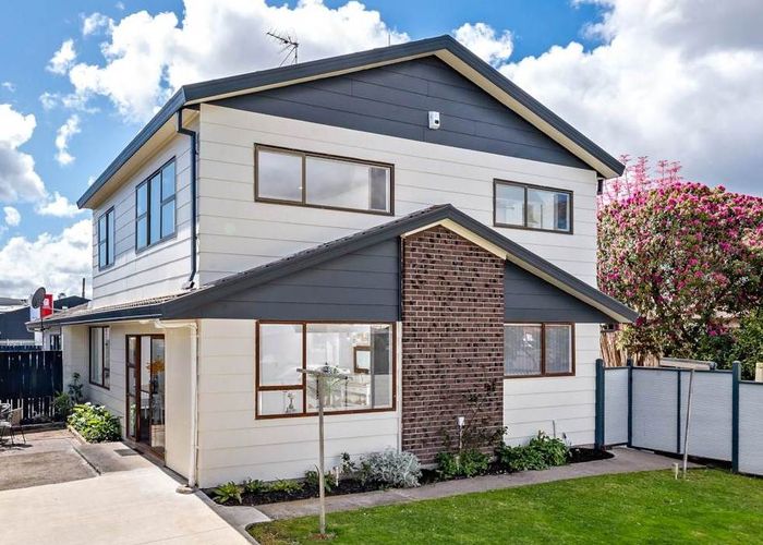  at 1/56 Challen Close, Conifer Grove, Takanini
