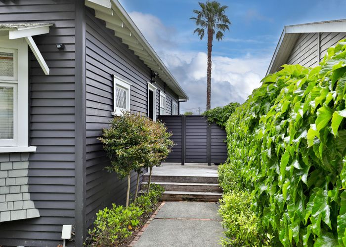  at 10 Warwick Avenue, Titirangi, Auckland