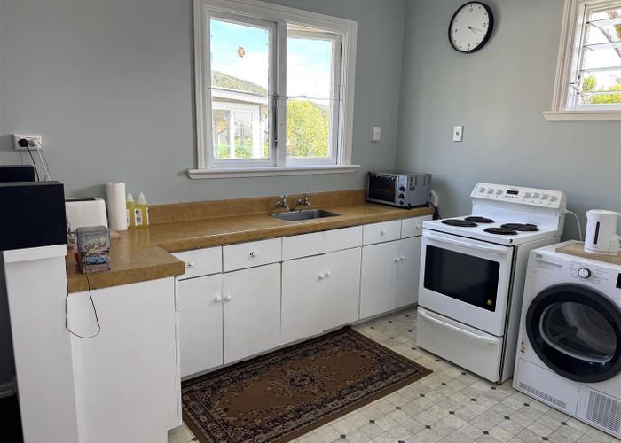  at 10 Ashmore Avenue, Cobden, Grey, West Coast