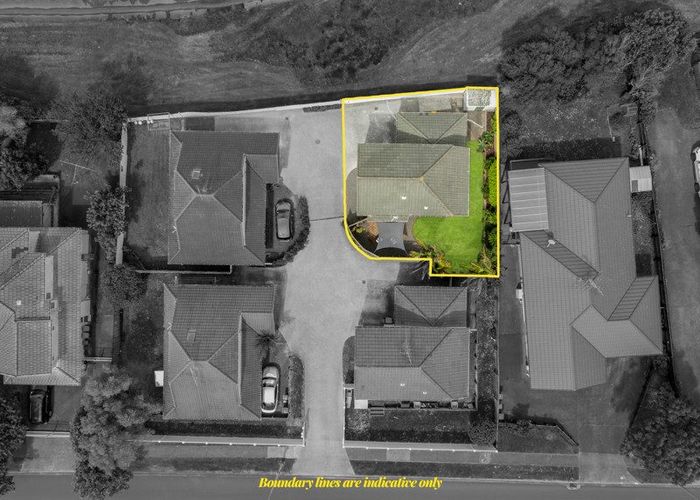  at 2/202 Botany Road, Botany Downs, Auckland