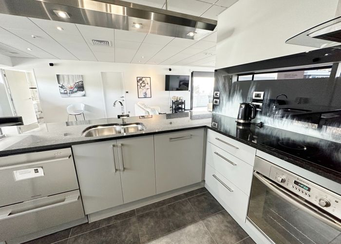  at 1/1 Wakefield Av, Sumner, Christchurch City, Canterbury