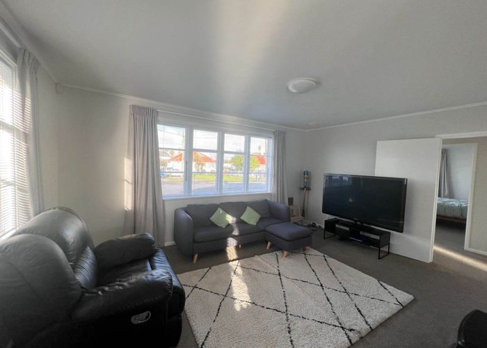  at 3 Benghazi Road, Panmure, Auckland