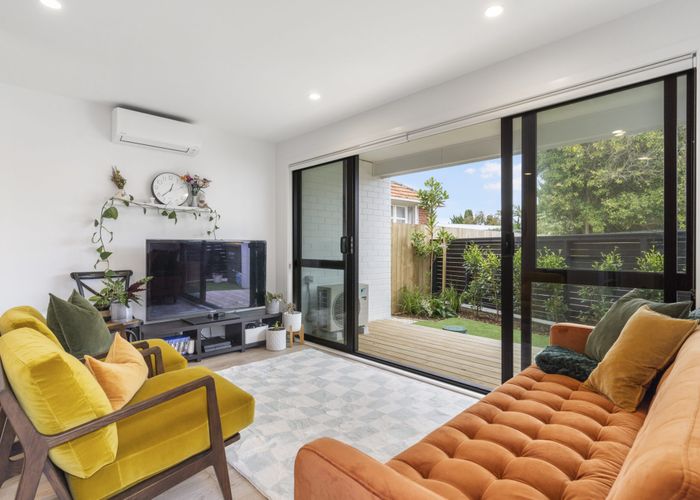  at 5/2 Riversdale Road, Avondale, Auckland
