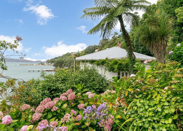  at 427 Karaka Bay Road, Karaka Bays, Wellington, Wellington