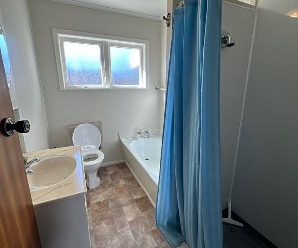  at 2/14 Oaklands Road, Mount Eden, Auckland City, Auckland