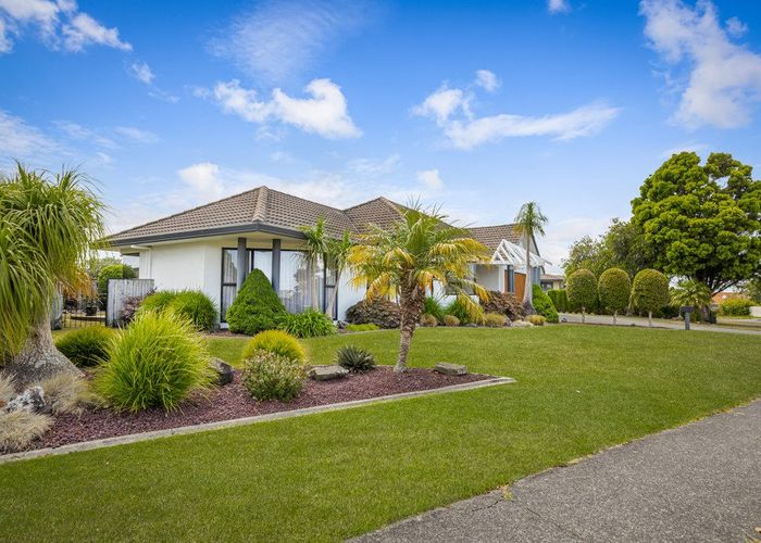  at 25 Suncrest Drive, West Harbour, Auckland