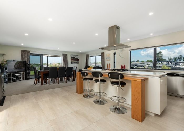  at 18 Southill Way, Pyes Pa, Tauranga