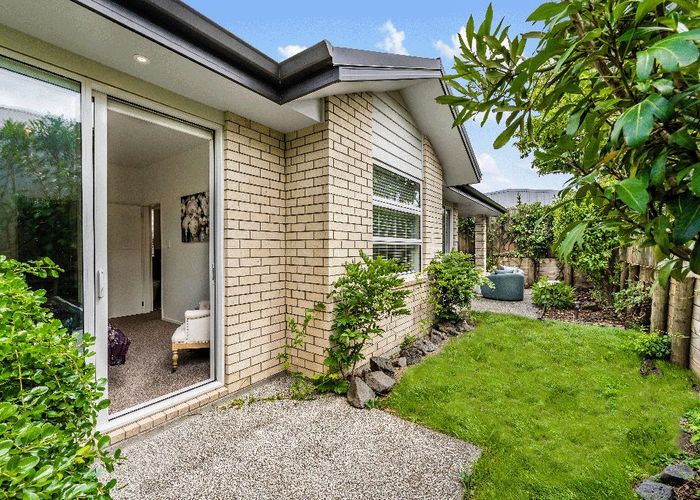 at 5 Howden Lane, Golflands, Auckland
