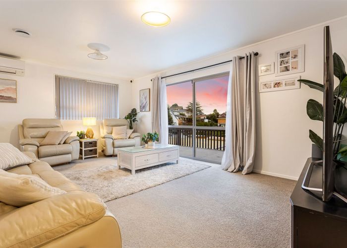  at 8 Sari Place, Massey, Auckland