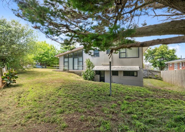  at 17 Valley View Road, Glenfield, Auckland