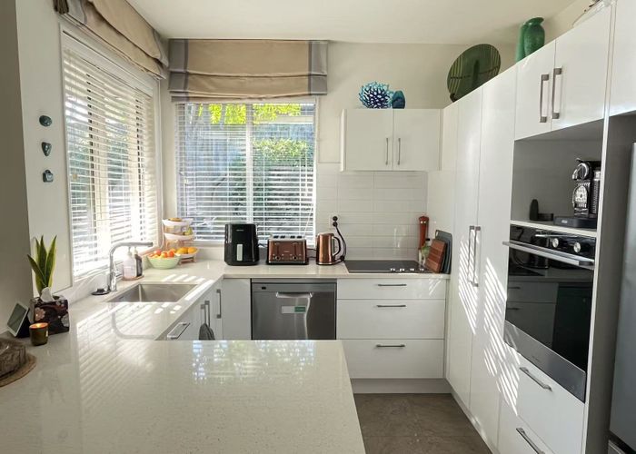  at 5 Howden Lane, Golflands, Auckland
