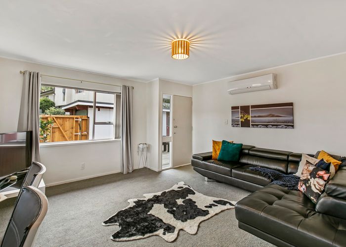  at 1/27 Mannering Place, Hillcrest, Auckland