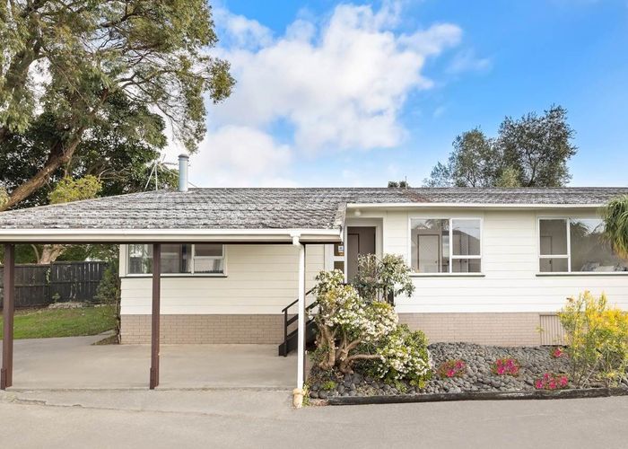  at 1/24 Medina Place, Half Moon Bay, Auckland