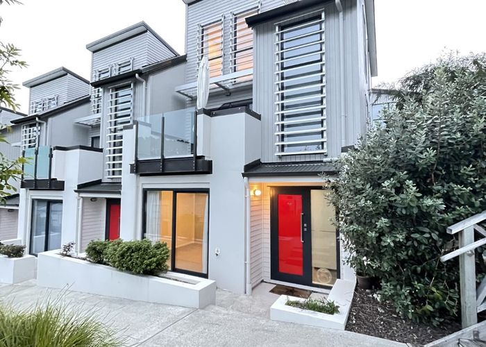  at 10 Mangrove Lane, Albany, North Shore City, Auckland