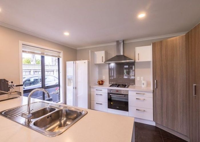  at 16 Durham Heights, Flagstaff, Hamilton