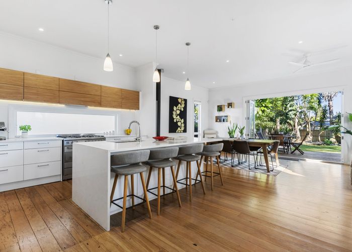  at 8 Fergusson Ave, Sandringham, Auckland