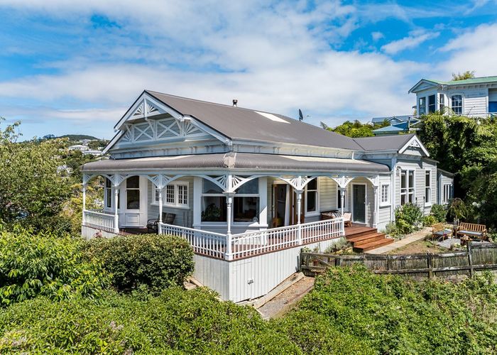  at 25 Garden Road, Northland, Wellington