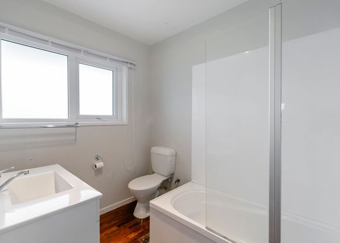  at 1/33 Malone Road, Mount Wellington, Auckland
