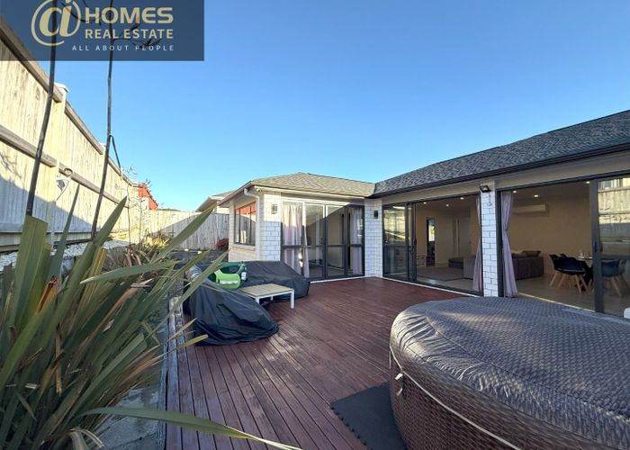  at 12 Mamuku Drive, Massey, Waitakere City, Auckland