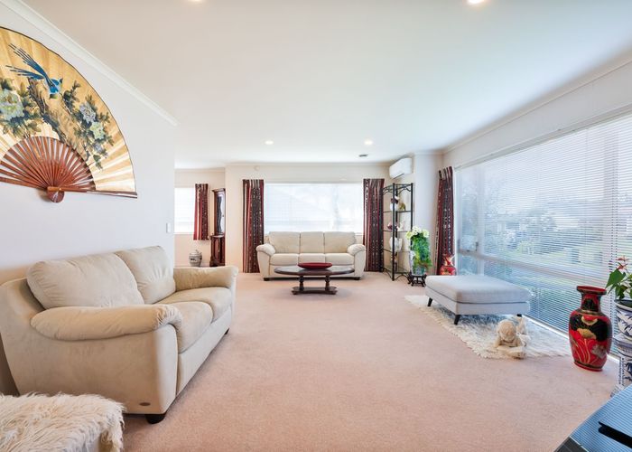  at 5 Highfields Terrace, Henderson, Waitakere City, Auckland