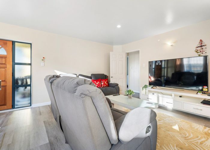  at 2/13 Gray Avenue, Māngere East, Auckland