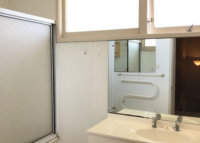  at 1/11 Parr Terrace, Castor Bay, Auckland