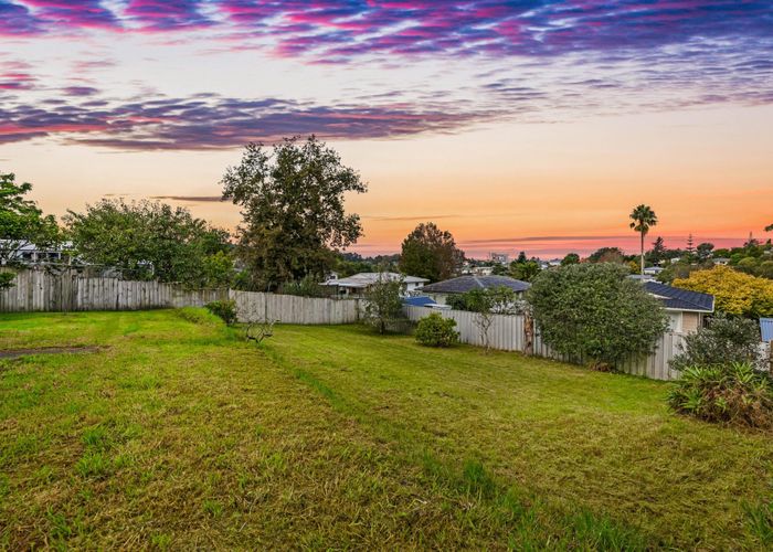  at 18 Solar Road, Glen Eden, Waitakere City, Auckland