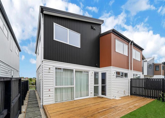  at 8 Longview Oak Lane, Papakura, Papakura, Auckland