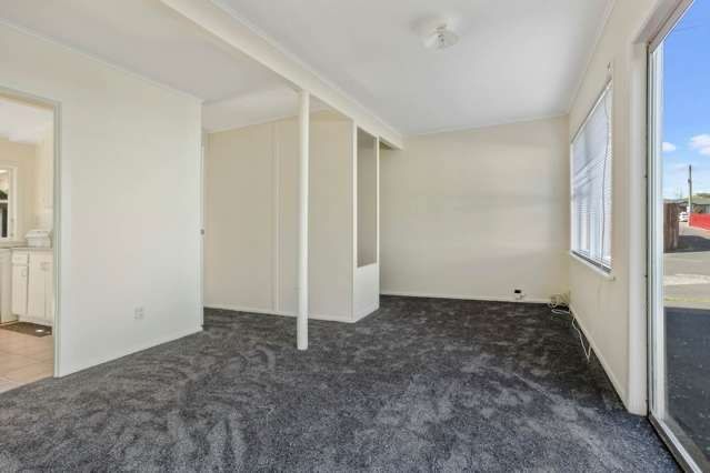  at 4/4A Harris Road, Mount Wellington, Auckland City, Auckland
