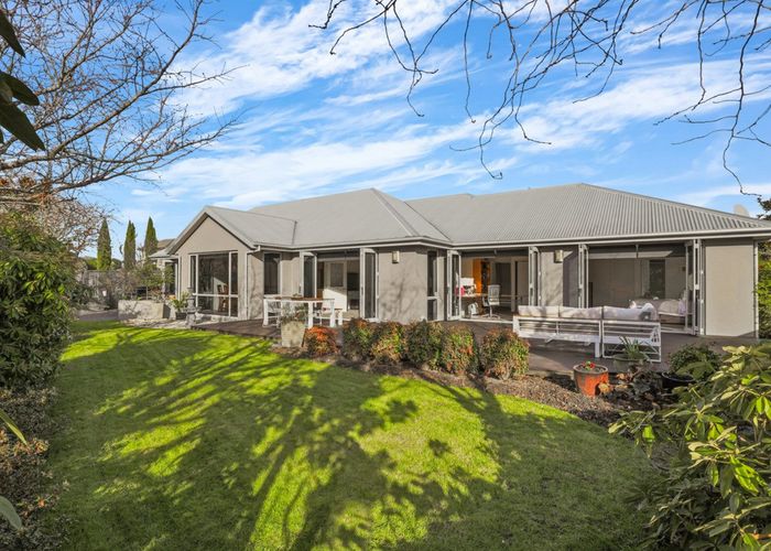  at 76 Willowview Drive, Redwood, Christchurch