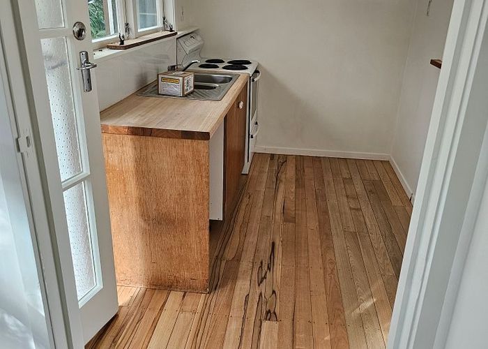 at 2/2 Earl Road, Titirangi, Waitakere City, Auckland