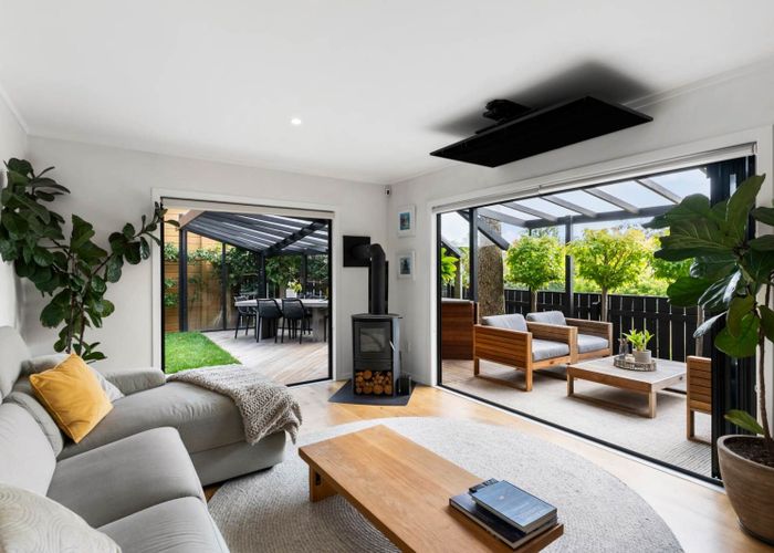  at 2/227 Meola Road, Point Chevalier, Auckland City, Auckland