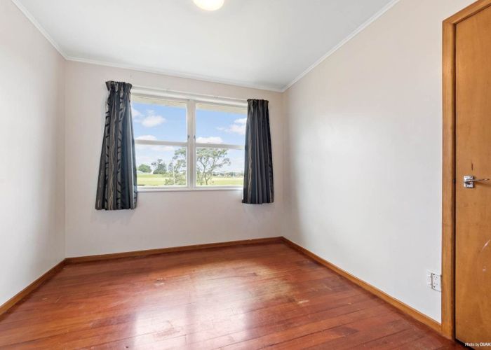  at 34 Kirrie Ave., Te Atatu South, Waitakere City, Auckland