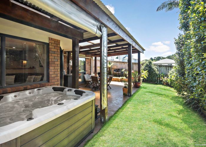  at 10 Meharg Place, Fairview Heights, Auckland