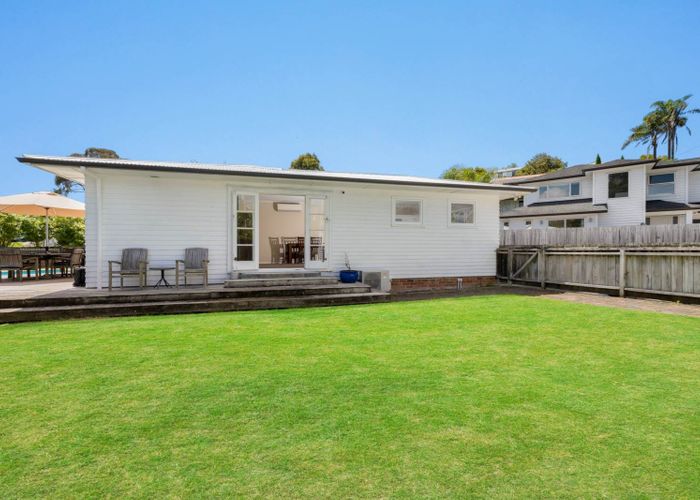  at 11 Blenheim Street, Glenfield, North Shore City, Auckland