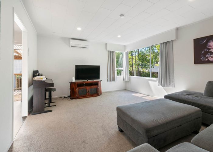  at 27 Contessa Drive, Glenfield, Auckland