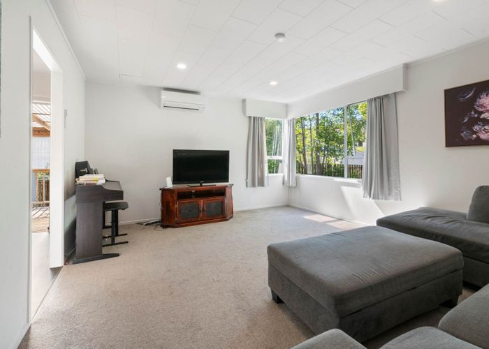  at 27 Contessa Drive, Glenfield, North Shore City, Auckland