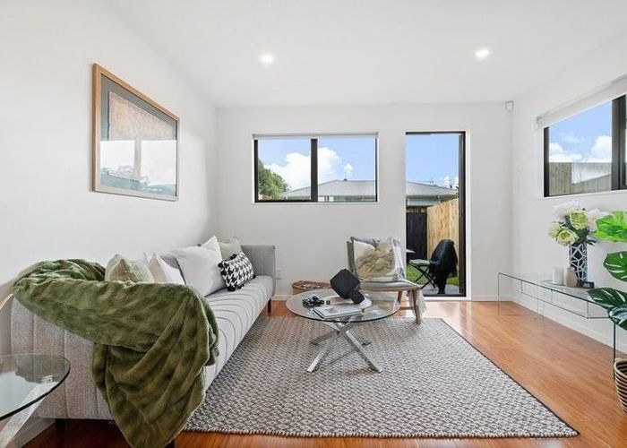  at 17 Red Arches Road, Henderson, Waitakere City, Auckland
