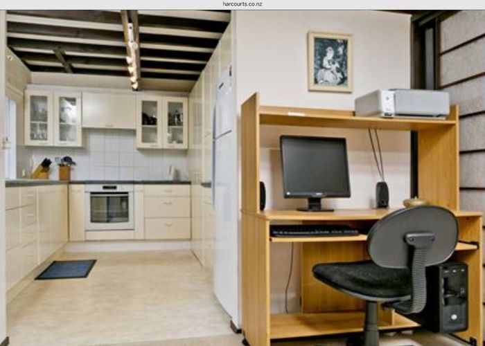  at 2/5 Kegworth Place, Browns Bay, Auckland