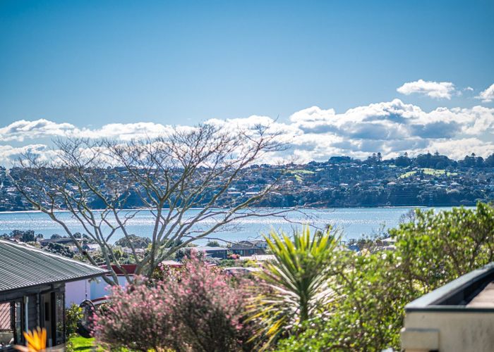  at 8 Fallsbrook Lane, Mangere Bridge, Auckland