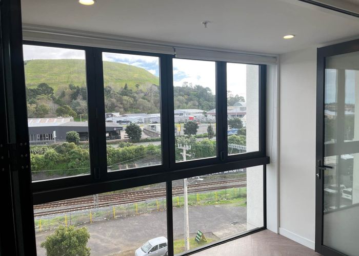  at 401/82 Jellicoe Road, Panmure, Auckland City, Auckland