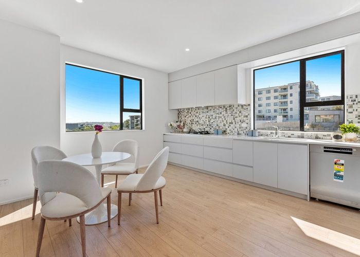  at 8/52 Rosedale Road, Rosedale, North Shore City, Auckland