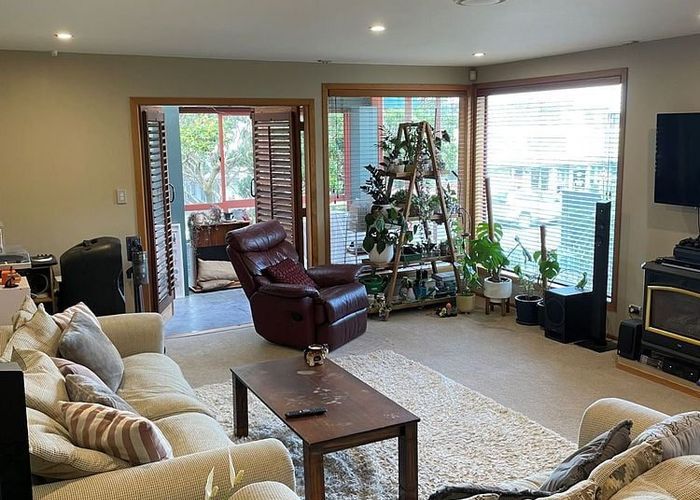  at 122 Mana Esplanade, Paremata, Porirua, Wellington