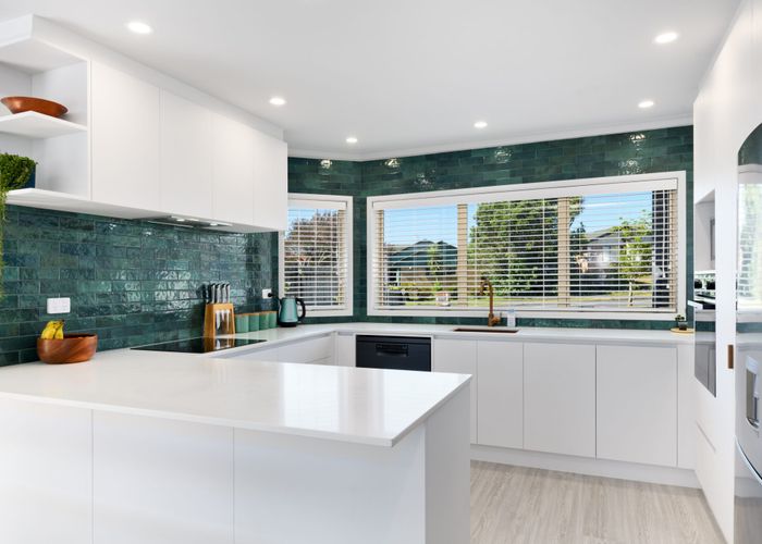  at 8 Brookwood Drive, Henderson, Auckland