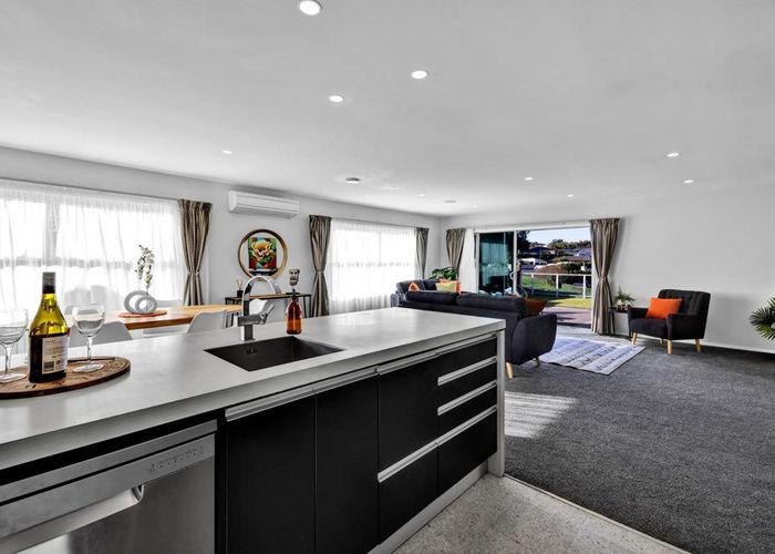  at 17A Winstone Place, Highlands Park, New Plymouth