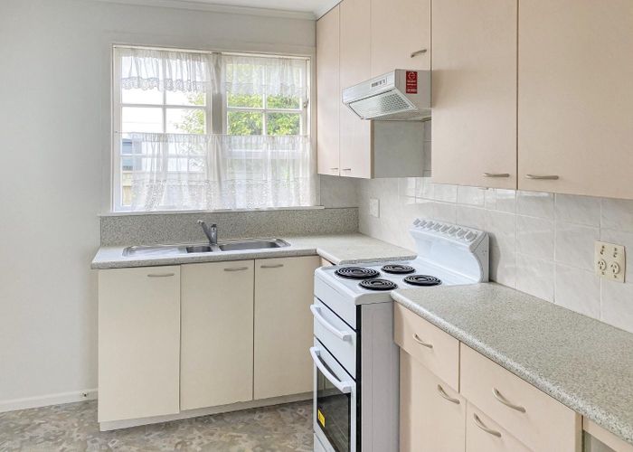 For rent 3/95 Whites Line East, Woburn, Lower Hutt, Wellington