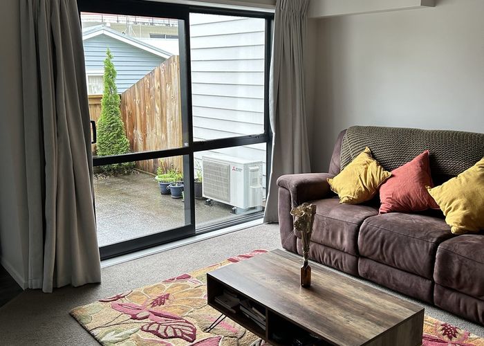  at 8/18 Hunter Street, Hamilton Lake, Hamilton